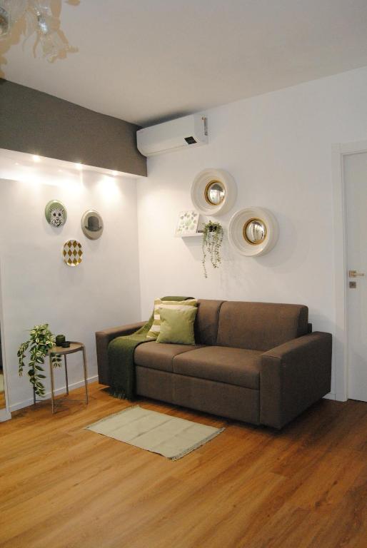 Mimi's Place - 1