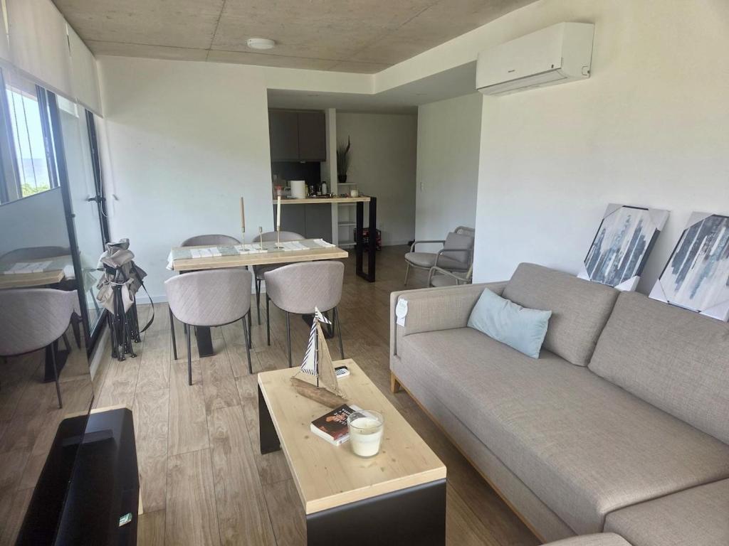 Brand new apartment overlooking the ocean and the hill - 5