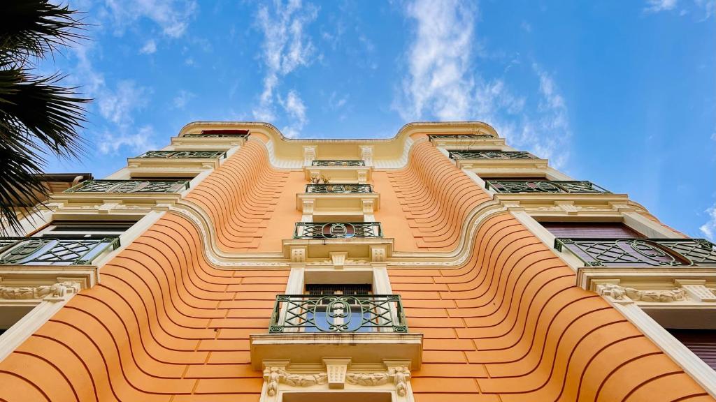 Bright 1920s Apartment - 2 Mins to Beach & Station - 2