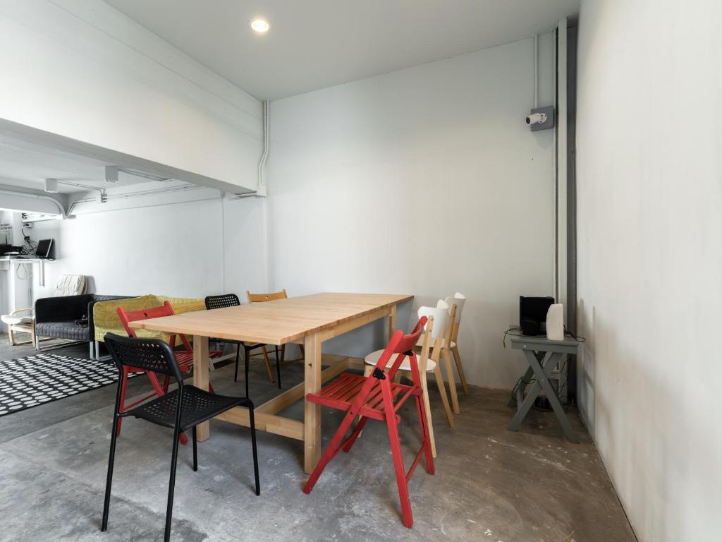 佳一咖啡吧青年旅館 (Good One Hostel & Cafe Bar)