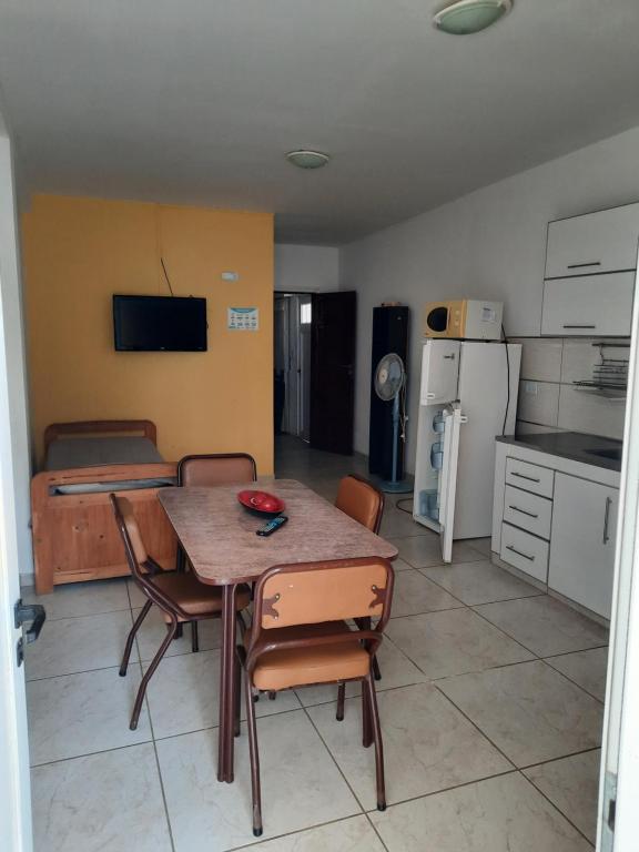 Departamento 626,PB 4 Personas, N 2 SANTA TERESITA wifi cable gas natural - 1
