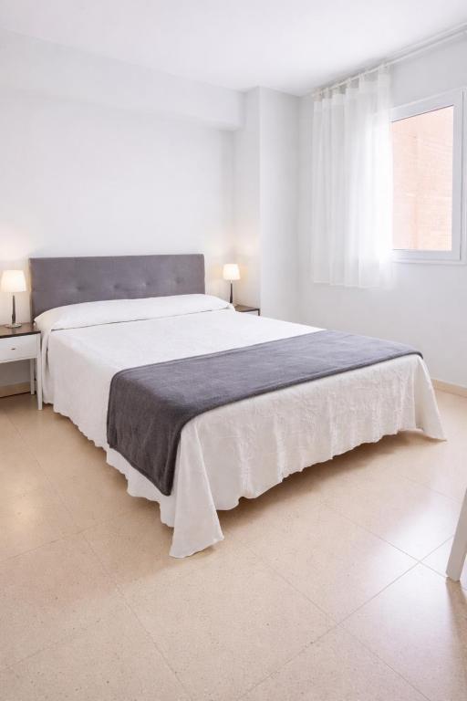 4BR Apt 10 min Walk to San Juan Beach - Pool & Terrace - 5