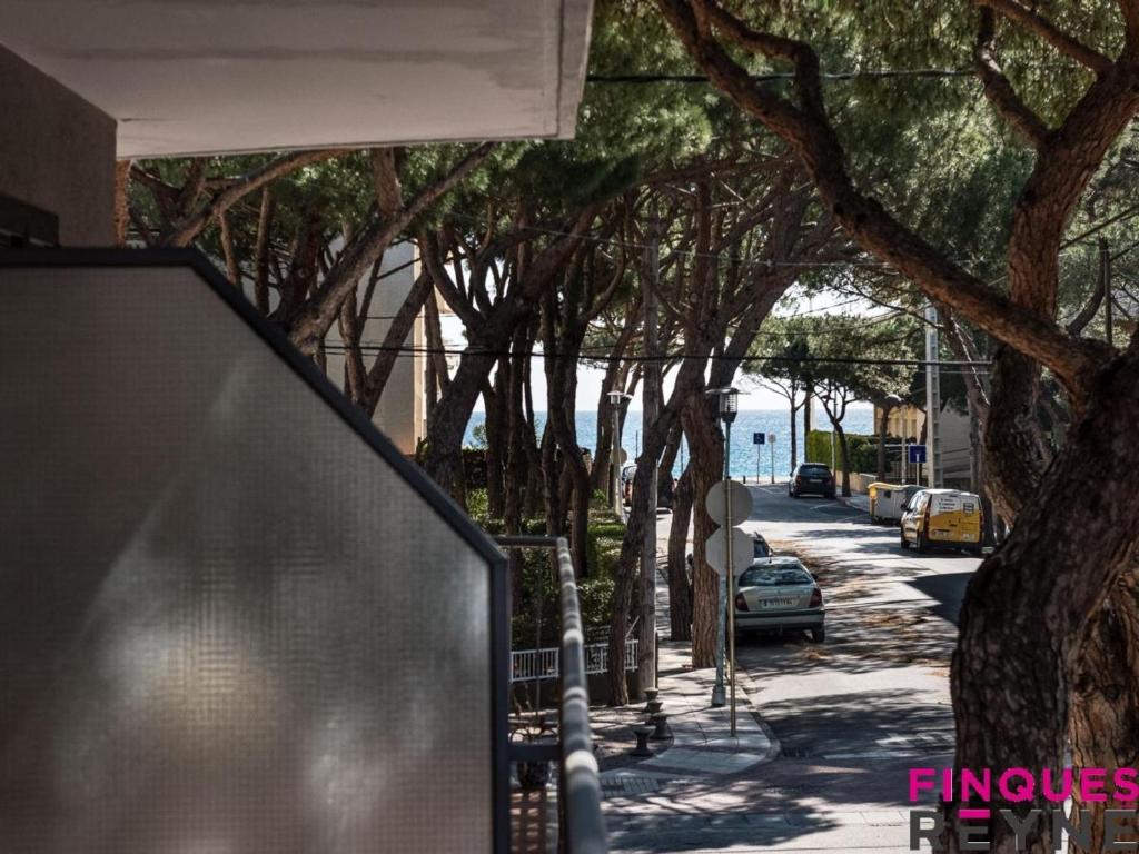 Apartamento a 100m de la playa con terraza, aparcamiento y vista lateral al mar - ES-298-30 - 3