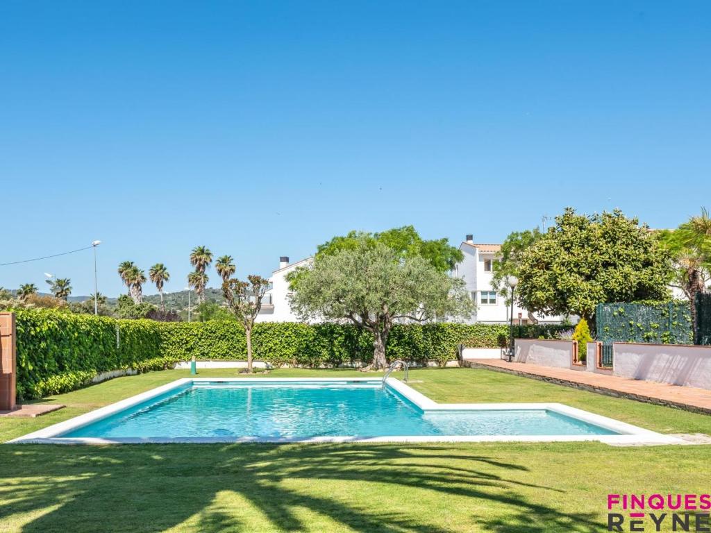 Apartamento en planta baja con jardín y acceso a piscina, cerca de playa de Sant Pol - ES-298-47 - 2