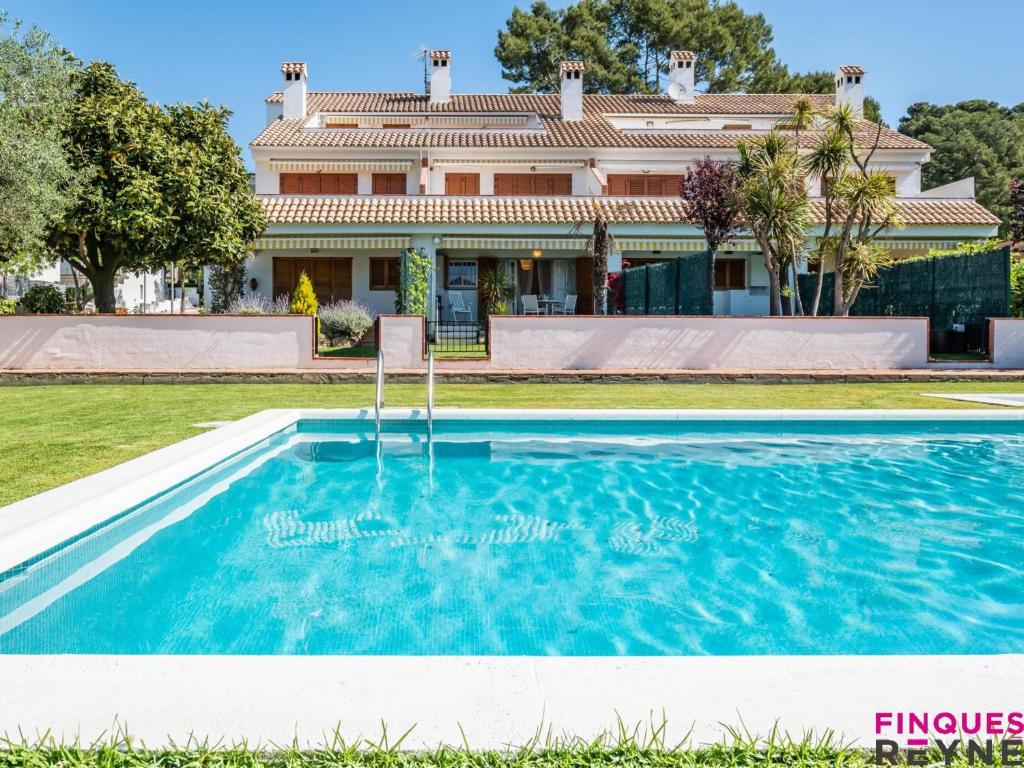 Apartamento en planta baja con jardín y acceso a piscina, cerca de playa de Sant Pol - ES-298-47 - 1