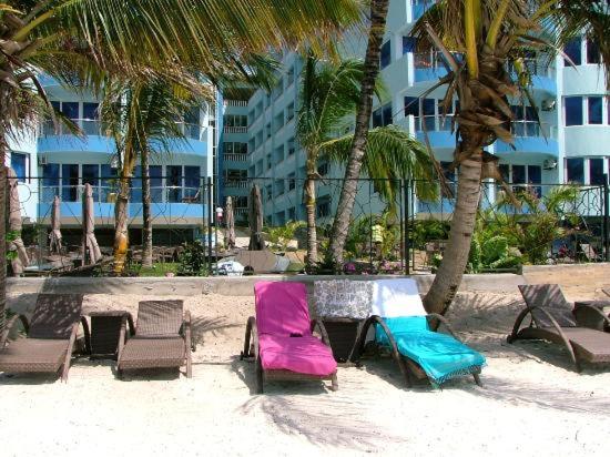 Cowrie Beach Studio Apartment photo
