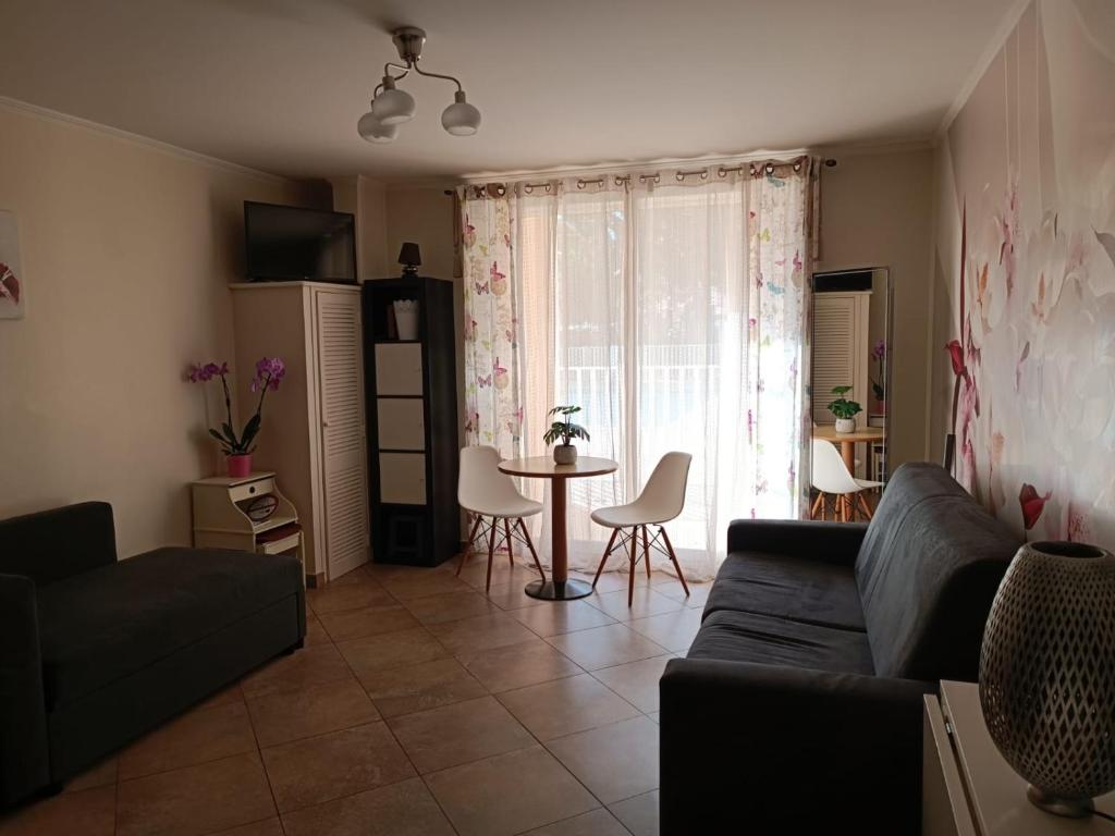 Proche de Monaco appartement devant piscine - 4