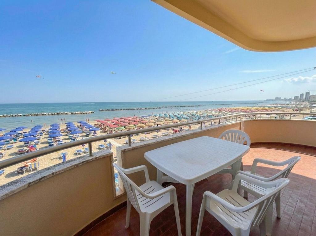 3 Trilocale fronte mare - 1