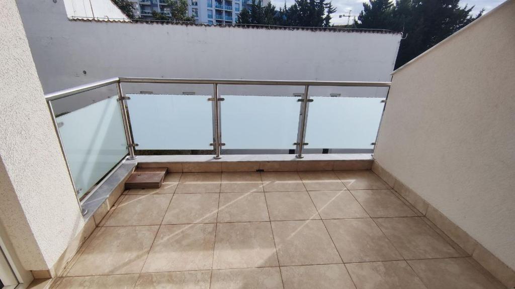 Komforan apartman u Irskom kompleksu, Bečići, blizu mora sa parkingom - 4