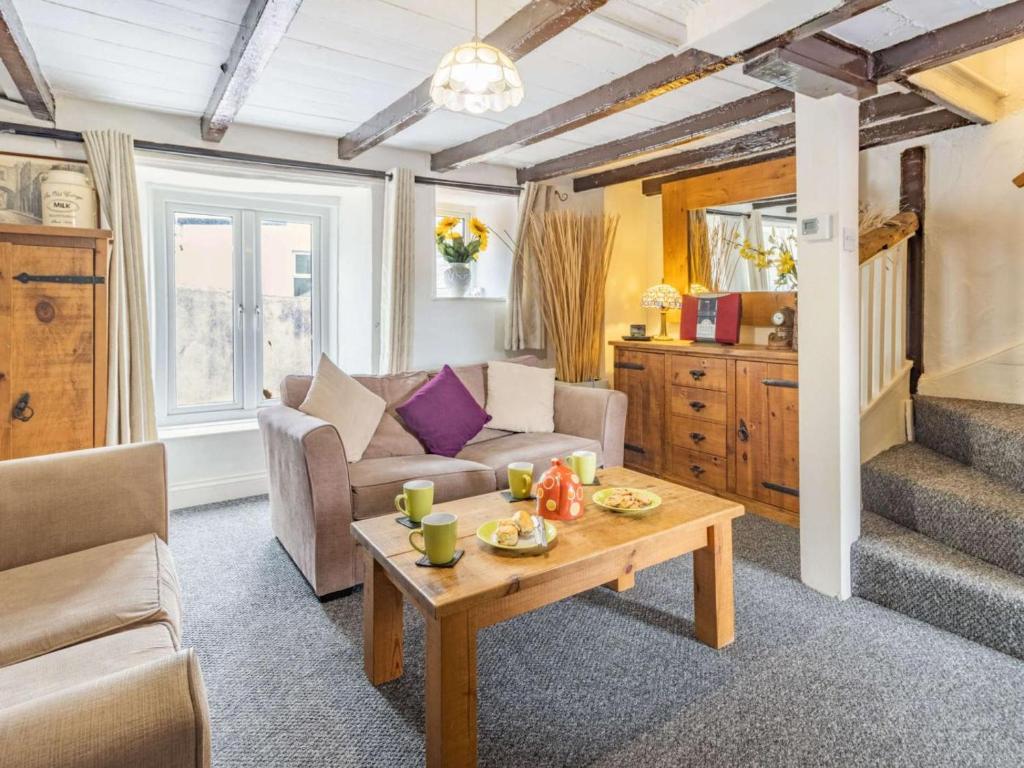 Farthing Cottage exterior - pet-friendly 2-bed whole-house rental in central Brixham