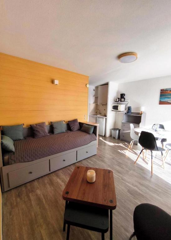 Agréable T2 lumineux avec vue dégagée et piscine - 4