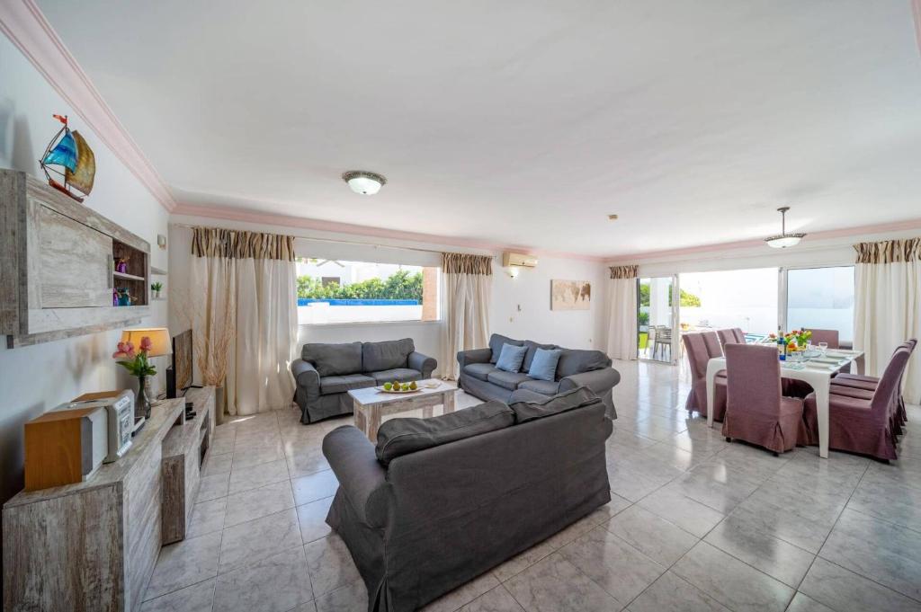 Villa Volcan by Villa Plus - 4