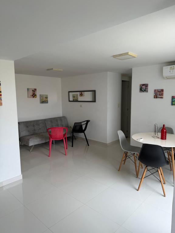 Apto hermoso en condominio-excelente ubicación - 1