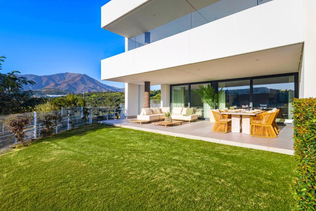 Luxury Apartment with a Private Garden - 1