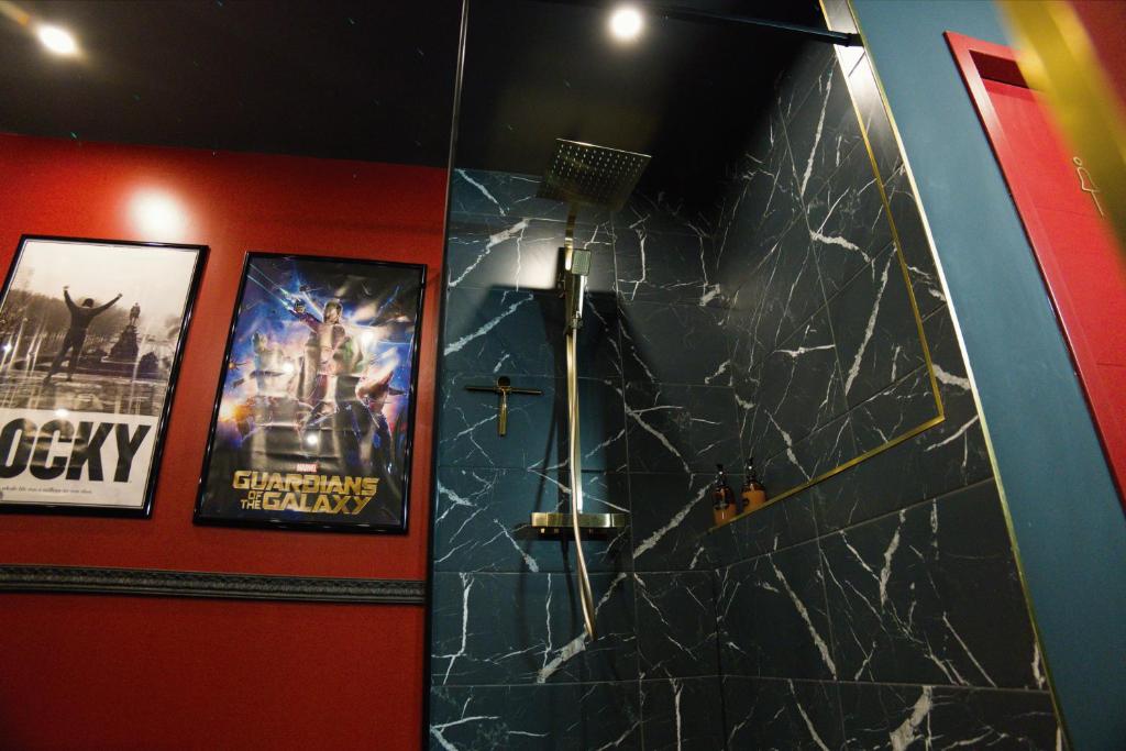 Studio Cinéma privé Centre ville & King size - 4