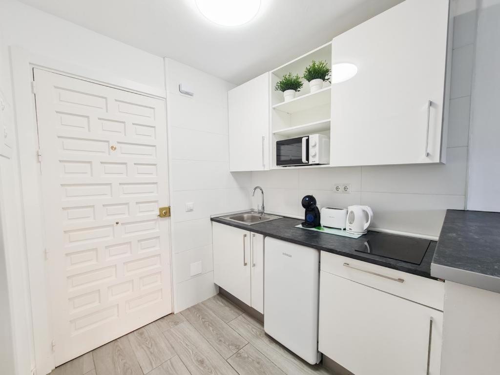 Beautiful studio in Benalbeach - 1