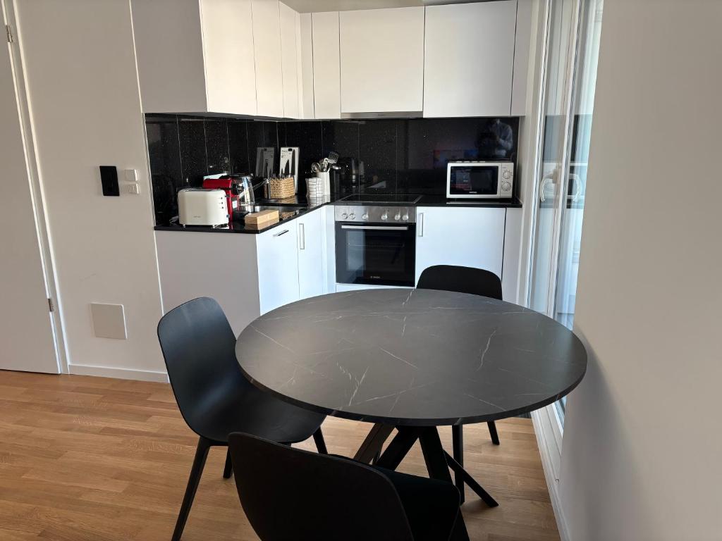 Brand New Apartment on top floor - 5