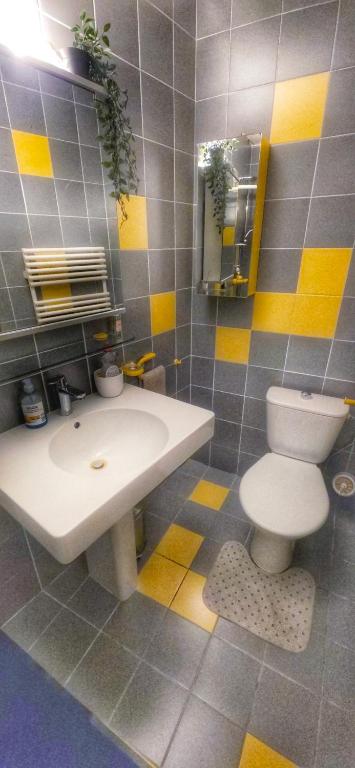 Maison avec 2 espaces separes sur 2 niveaux distincts, Montreux,Festivals,Chateaux de Chillon,FreddieMercury,Casino,lac leman plages,montagne, Pour voyageurs souhaitant partager une maison familiale et economique, 15 minutes a pied du centre en descente - 3