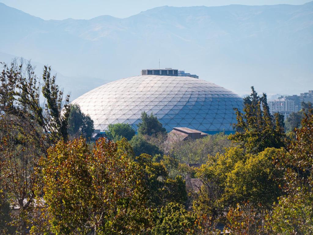 Cerca del Movistar Arena Fantasilandia Republica Club Hípico Metro Centro de Santiago - 2