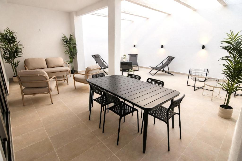 Contemporary Chic with Expansive Sun Patio - 1