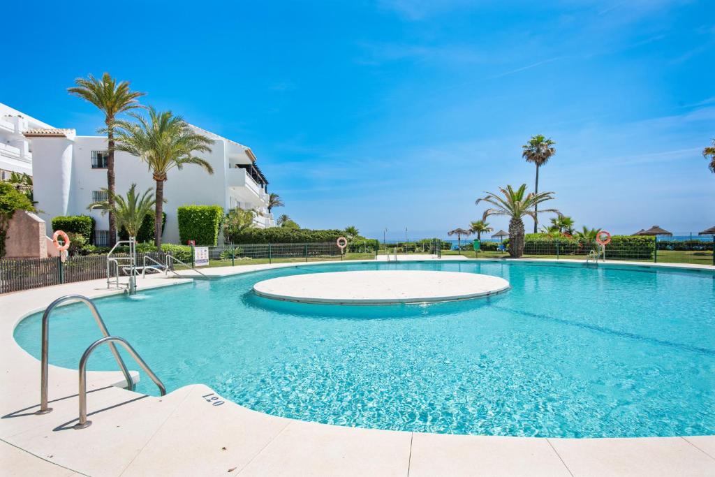 Frontline Luxury Beach Apartment Miraflores Playa - 1