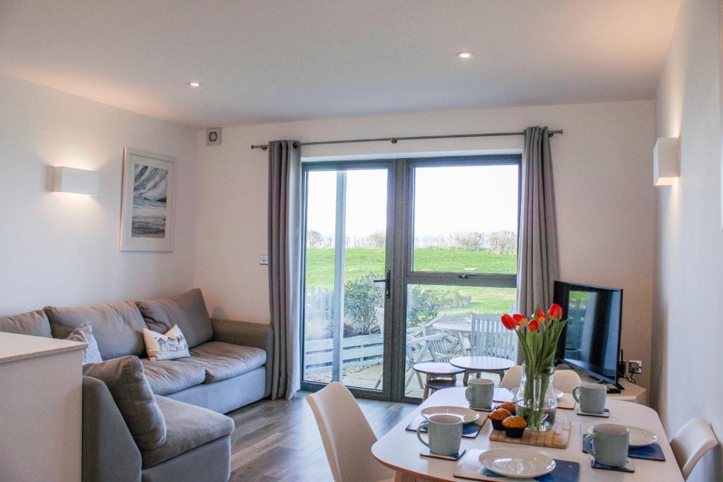 4 Ocean Reach, Malborough photo 2