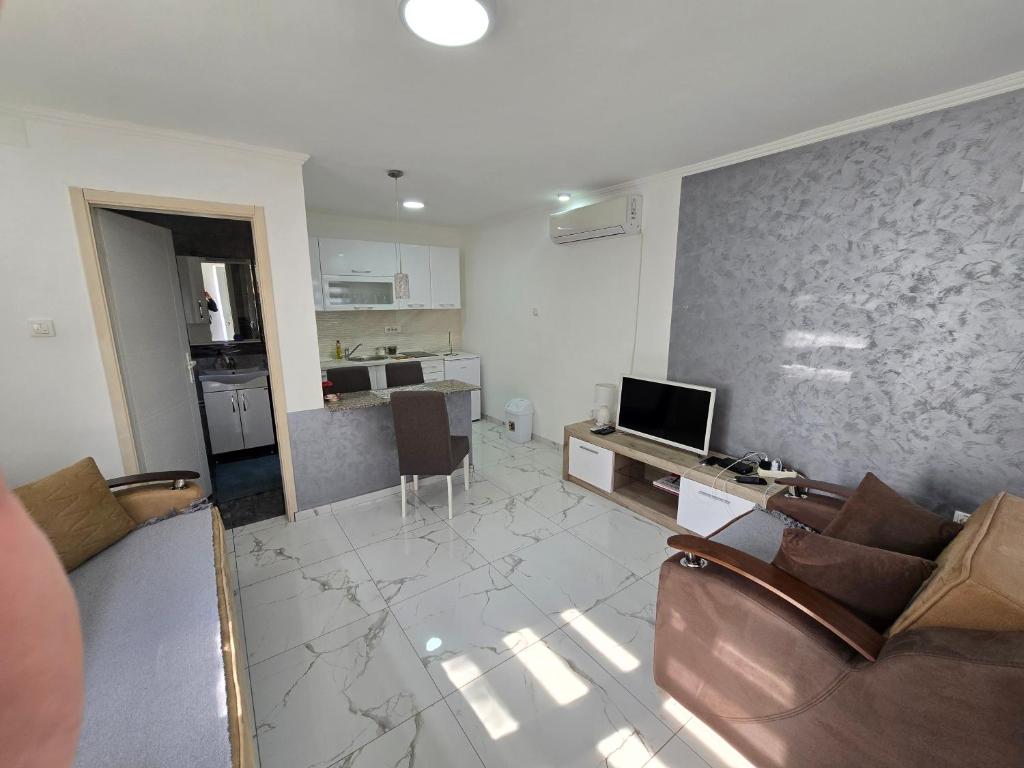 Studio Aleks 2 - 2