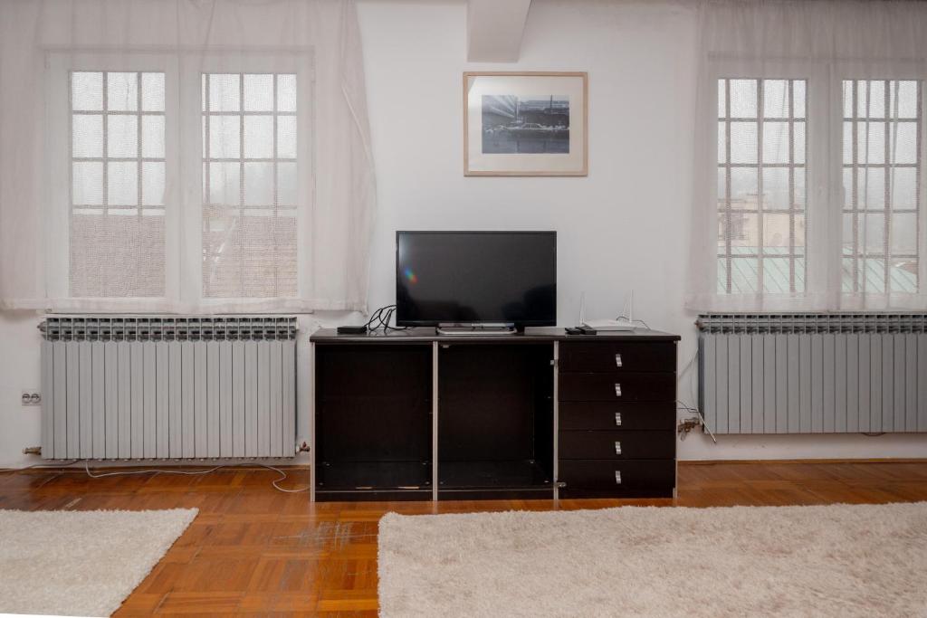 Central Terrace Loft with 2 Bedrooms & City View - 4