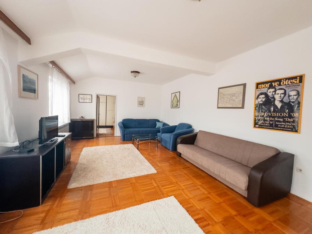 Central Terrace Loft with 2 Bedrooms & City View - 3