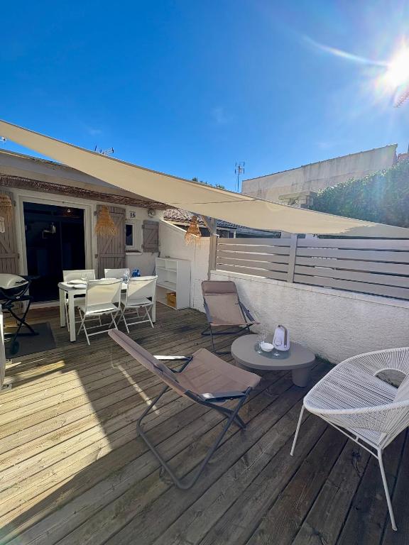 Pavillon rénové avec terrasse & piscine - 2