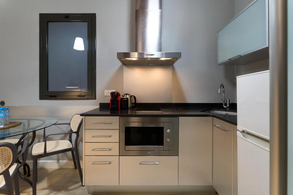 Fira Apartments by gaiarooms - 2