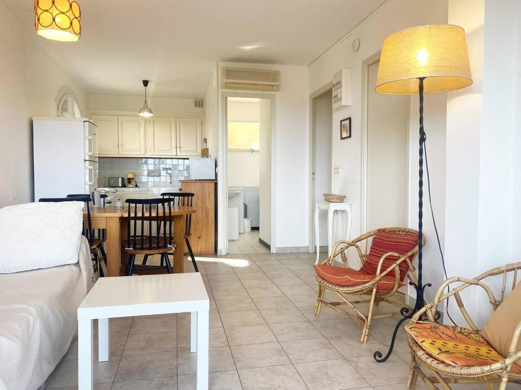 BO900-918 Appartement 3 pièces 4 couchages BORMES-LES-MIMOSAS - 4