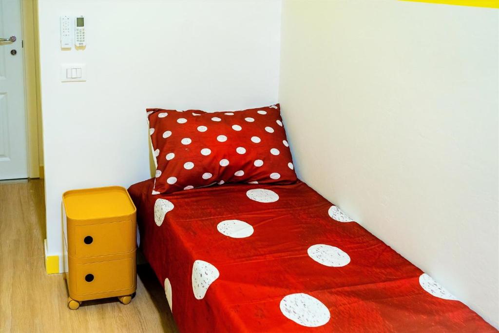 Playful twin room with en suite bathroom - ColivingFlorence VdM - 3