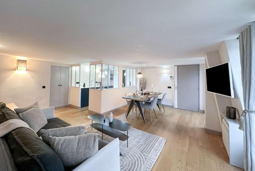 Apartment with lift in Saint-Germain-des-Prés - 5