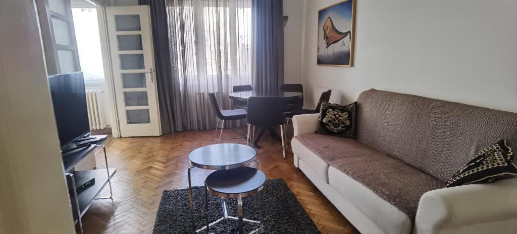 Spacious 2BR Apartment in the Heart of the City - 2