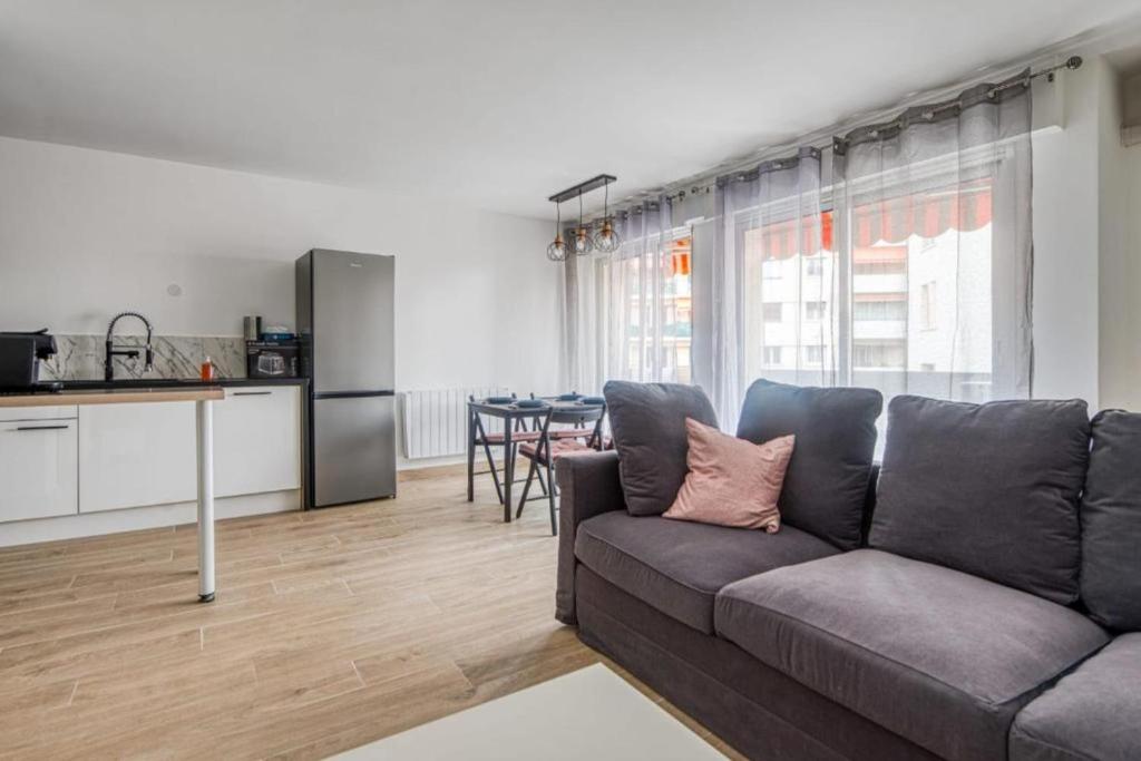 Bright apartment with a view in Antibes - 2