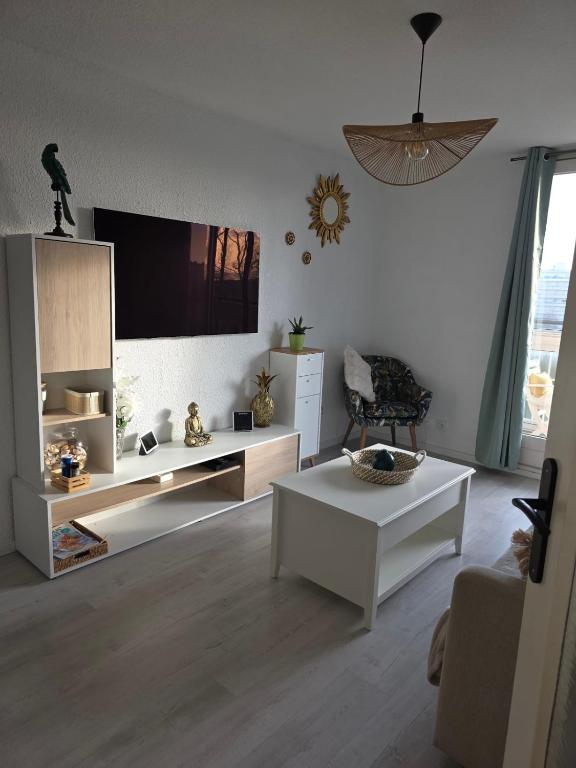Apartment with View and Terrace in Fréjus - 1