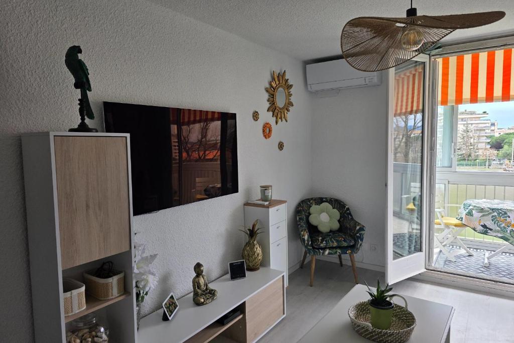 Apartment with View and Terrace in Fréjus - 5