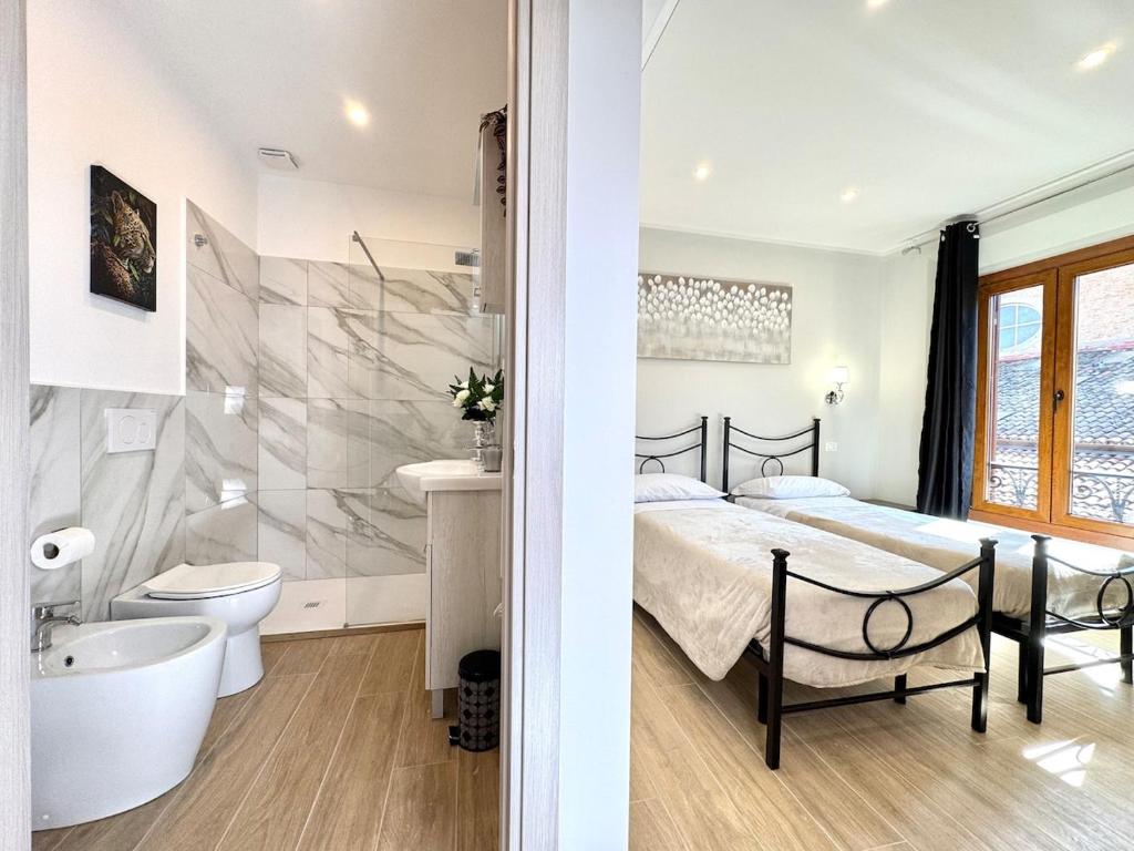 Portico Room - a stone's throw from Piazza Maggiore - 4
