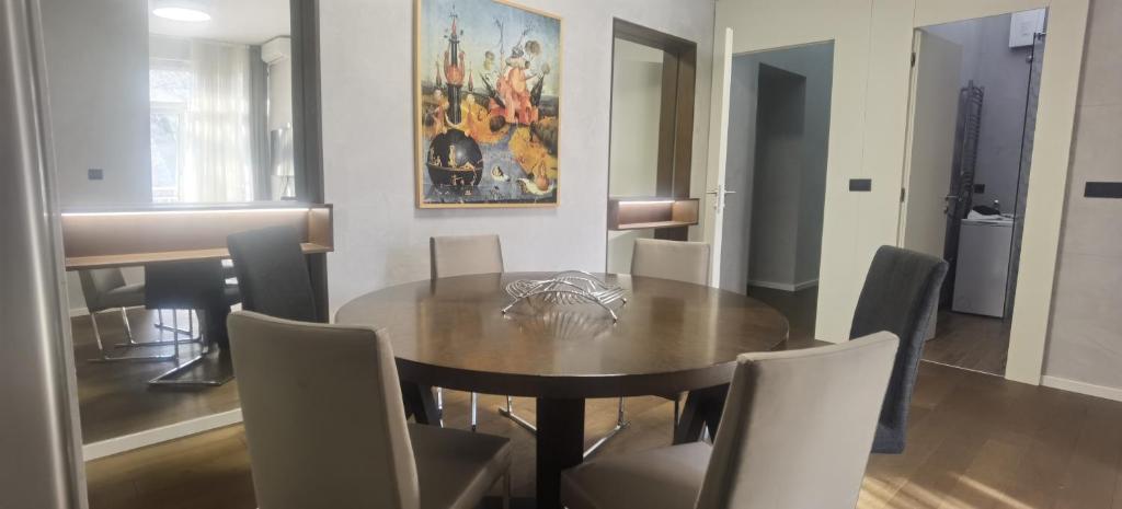Brand New 3BR Apartment Prime Location and Free Parking - 4