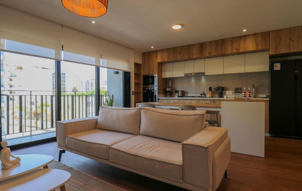 Engaging 2BR with Cozy Balcony in Miraflores - 1