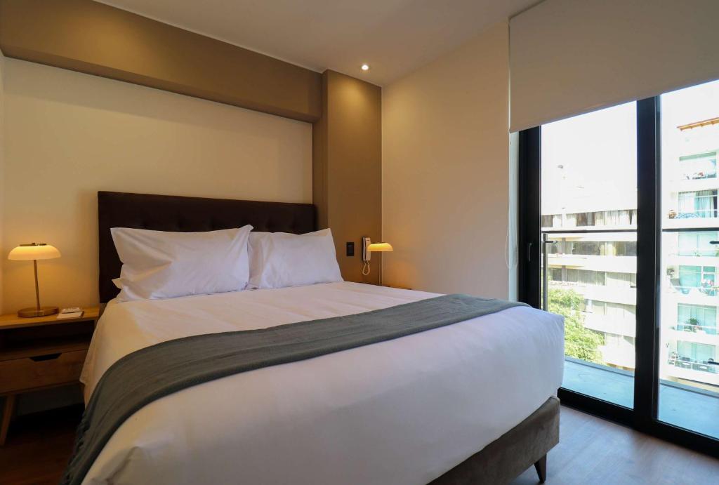 Engaging 2BR with Cozy Balcony in Miraflores - 2