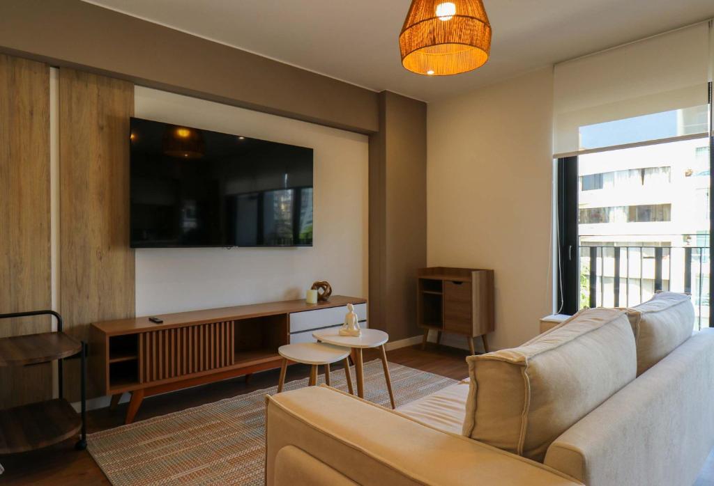 Engaging 2BR with Cozy Balcony in Miraflores - 5
