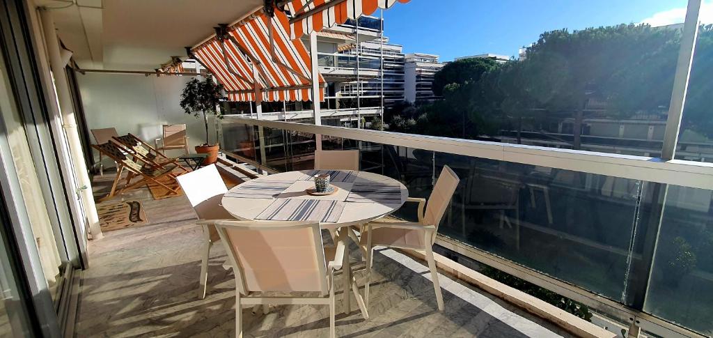 Beautiful 2-bedroom apartment with sea view in Antibes - 5