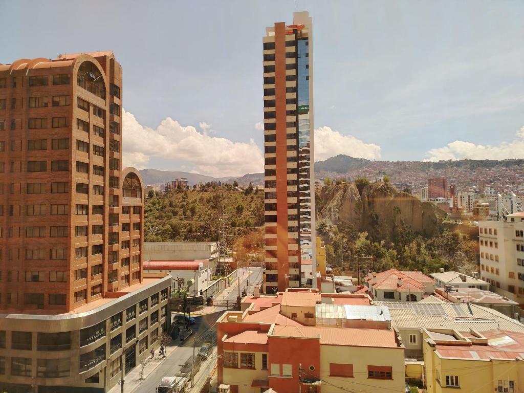 Departamento de lujo 2D Av Arce - 2