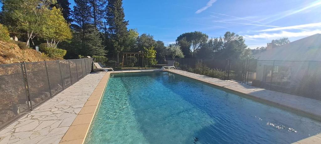 Maison au calme avec grande piscine - 2
