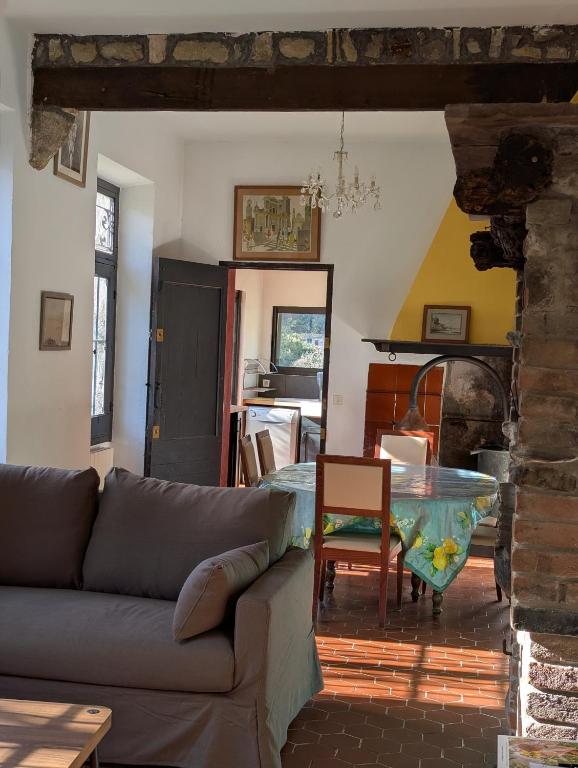 Maison de famille entre mer & collines - Charme, citronniers et tranquillité - accès marche et sentier 3 min - 5