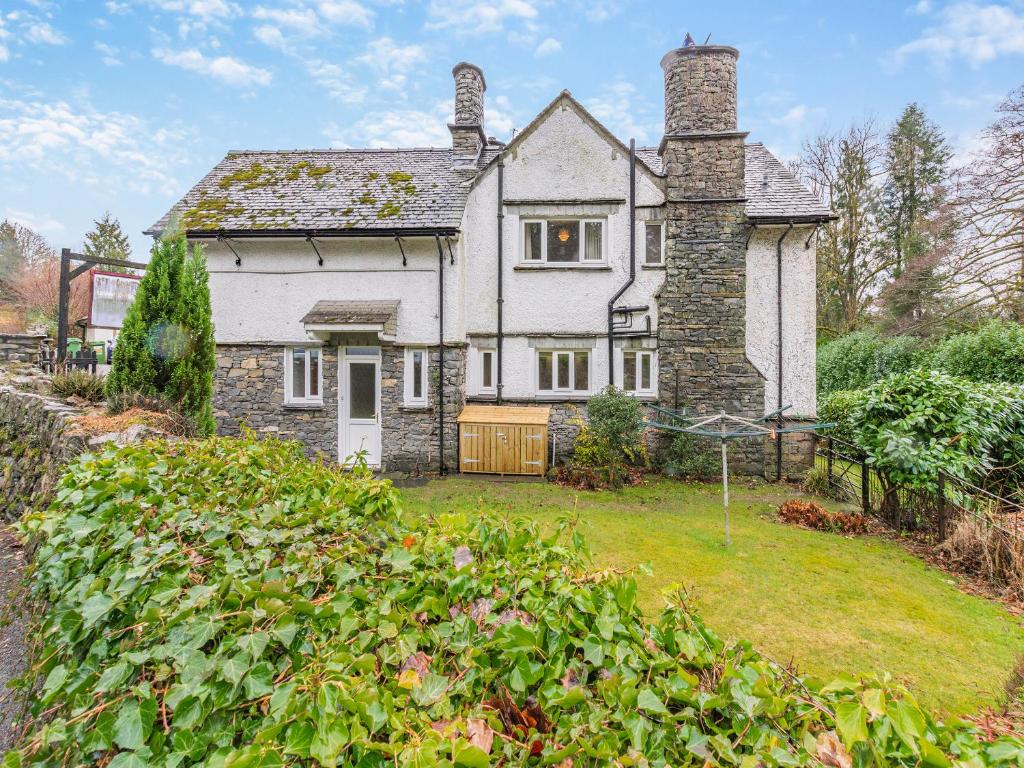Corner Cottage - pet-friendly group cottage in Windermere