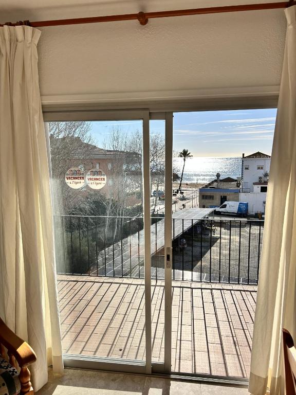 Isard 4 bis Apartamento junto a la playa - 1