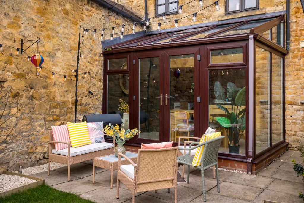 Chipping Campden Shabby Chic on Famous High Street photo 8